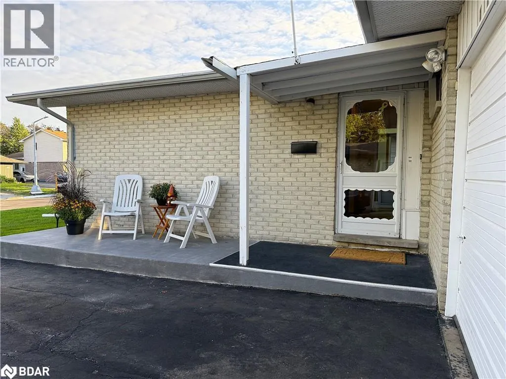 114 DAPHNE Crescent