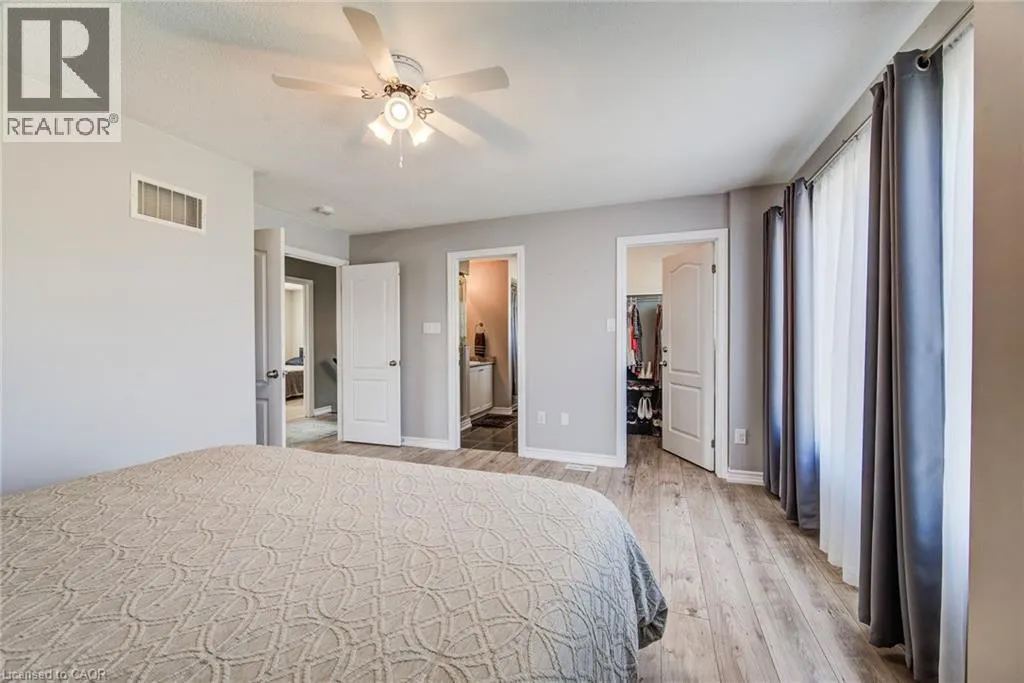 390 ARMSTRONG Street W