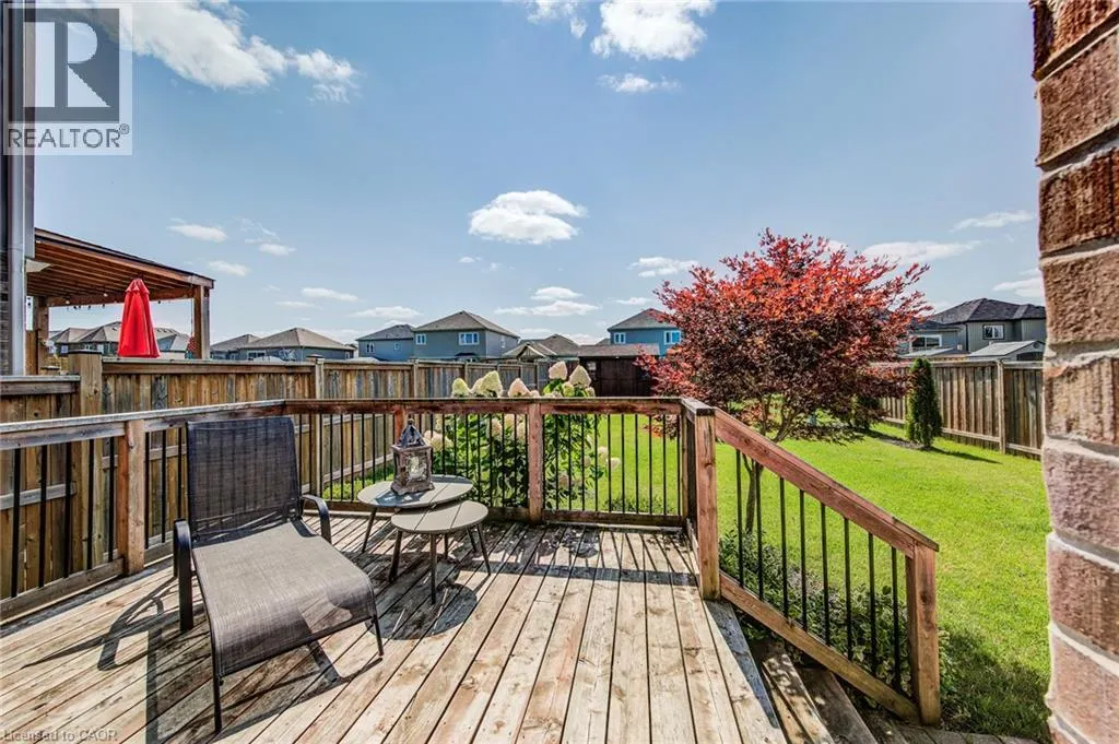 390 ARMSTRONG Street W