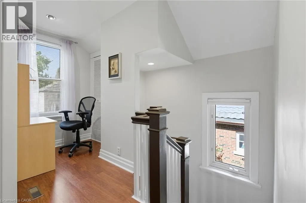 33 BROADWAY Avenue