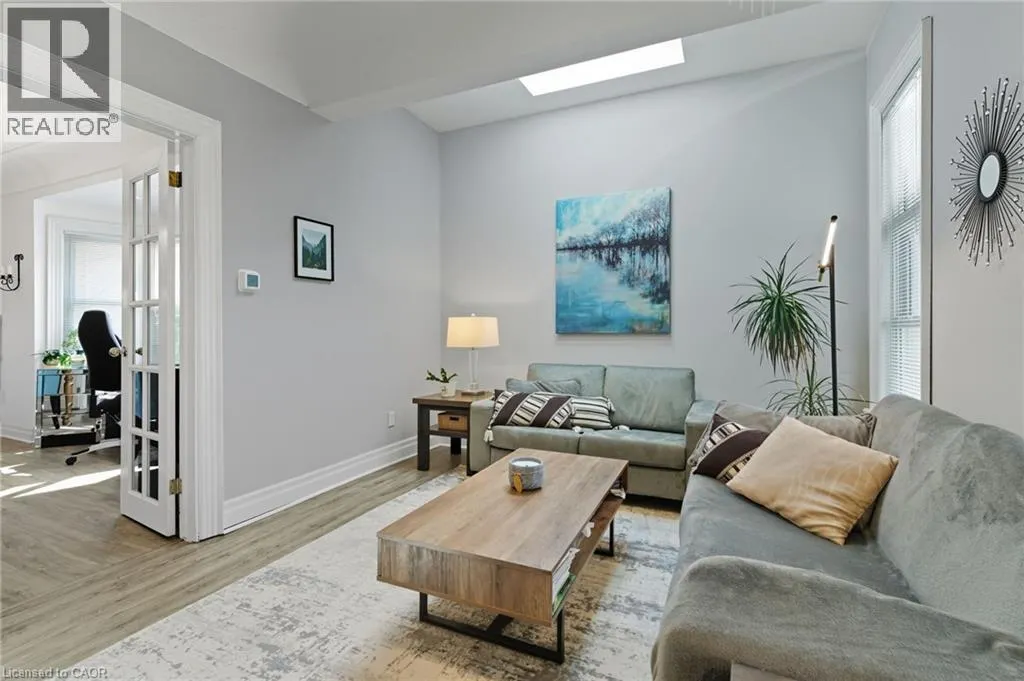 33 BROADWAY Avenue