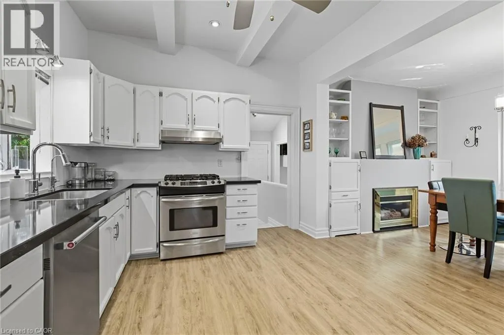 33 BROADWAY Avenue