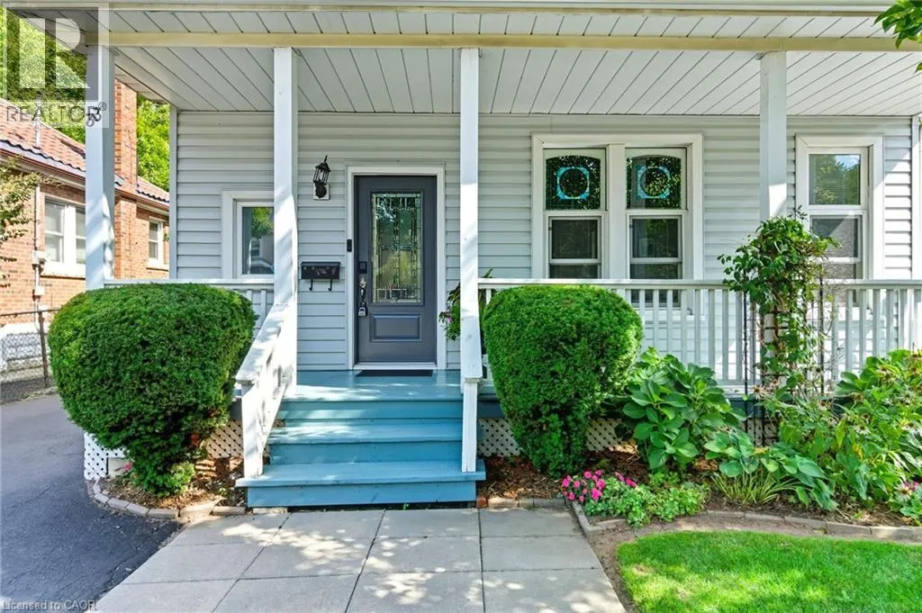 33 BROADWAY Avenue