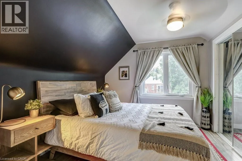 662 UPPER SHERMAN Avenue