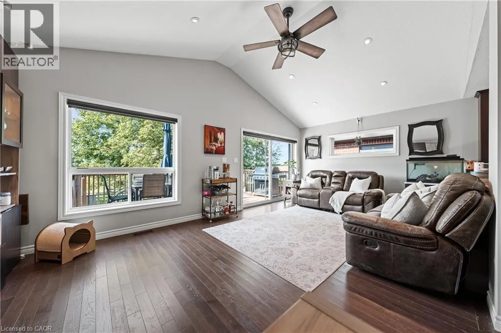 213 COULING Crescent
