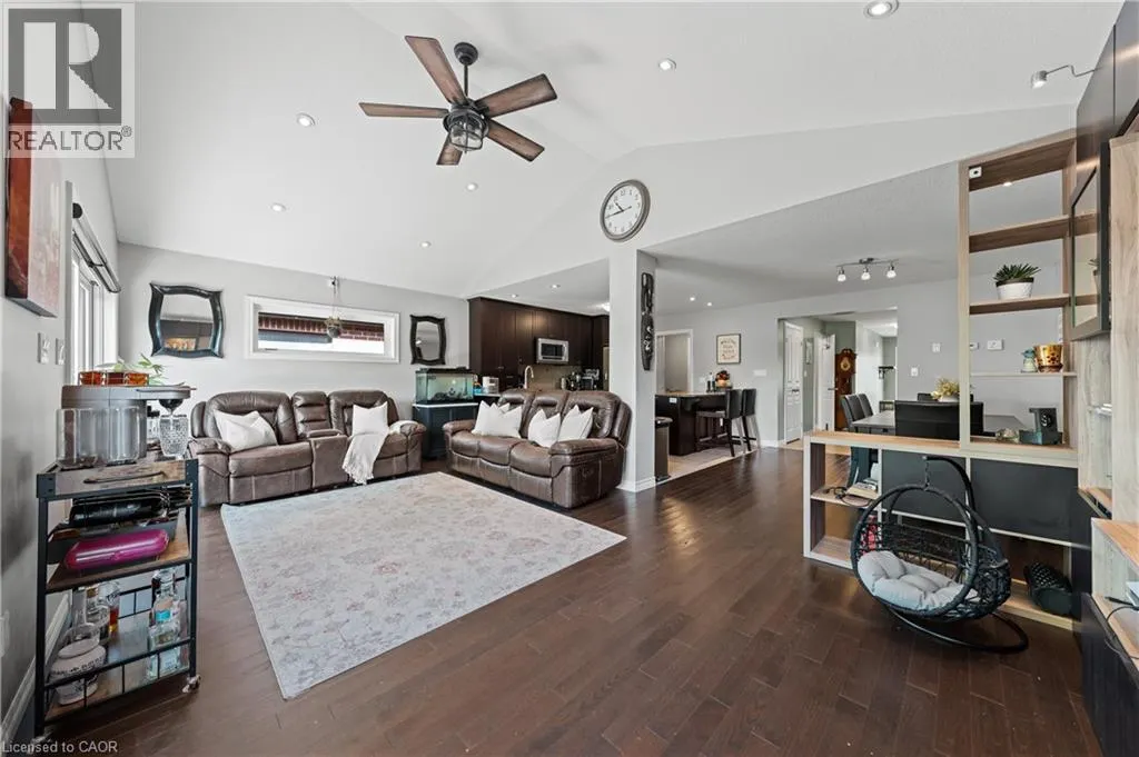 213 COULING Crescent