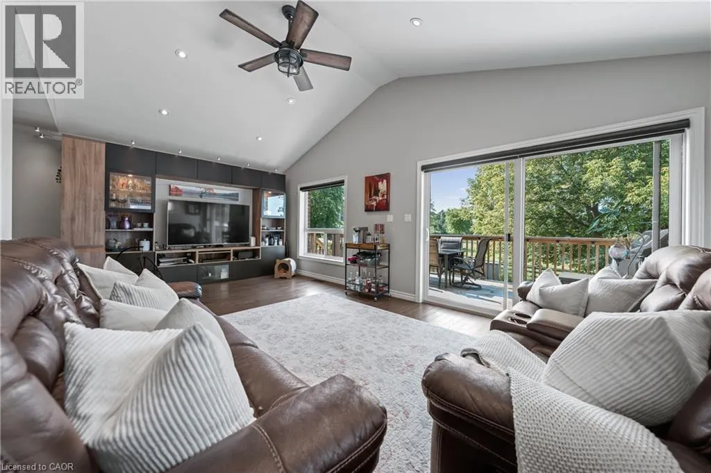 213 COULING Crescent