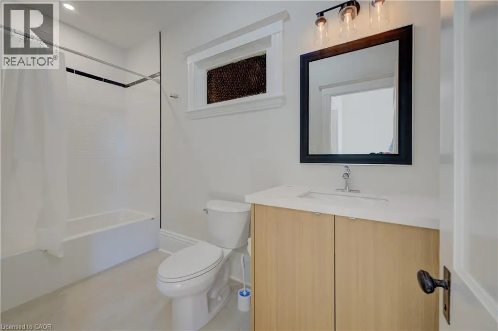 232 PARK Street N Unit# Apt #1, #Apt #1