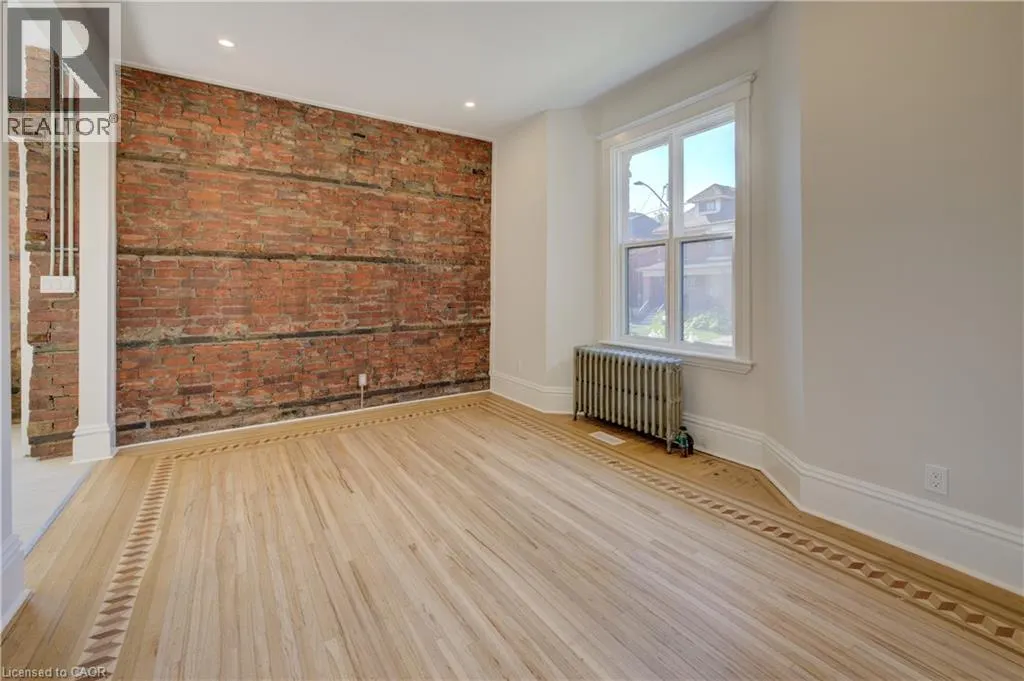 232 PARK Street N Unit# Apt #1, #Apt #1