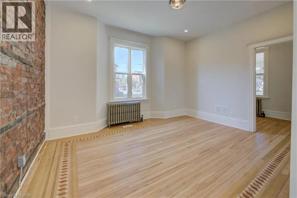 232 PARK Street N Unit# Apt #1, #Apt #1