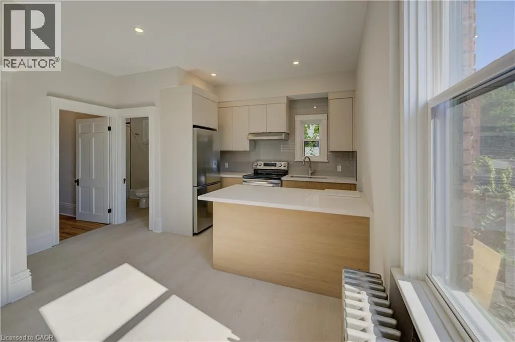 232 PARK Street N Unit# Apt #1, #Apt #1