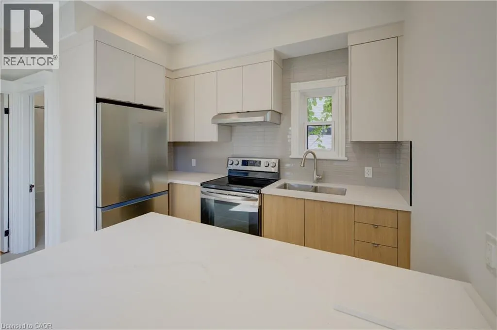 232 PARK Street N Unit# Apt #1, #Apt #1