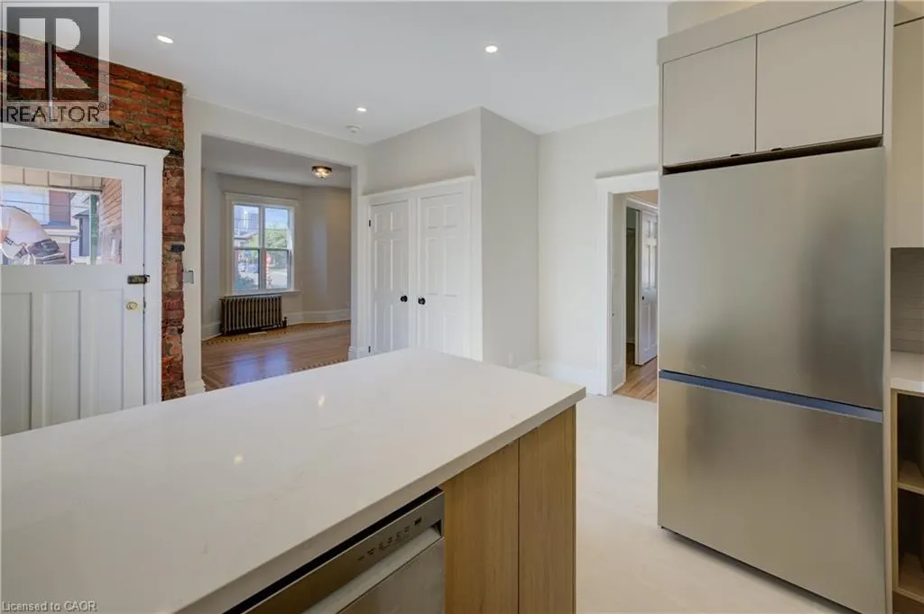 232 PARK Street N Unit# Apt #1, #Apt #1