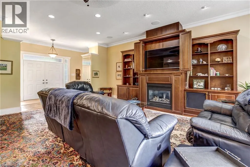 596 LAKEVIEW Drive