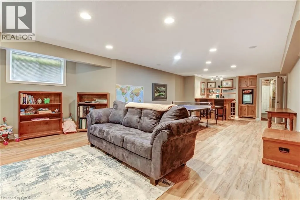 596 LAKEVIEW Drive