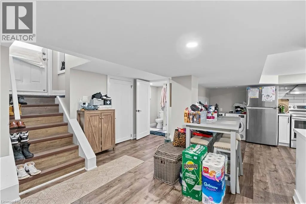 20 HOLTON Avenue S