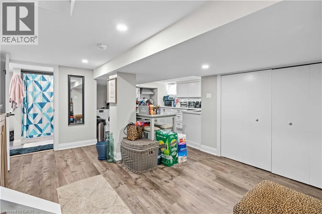20 HOLTON Avenue S