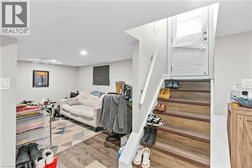 20 HOLTON Avenue S