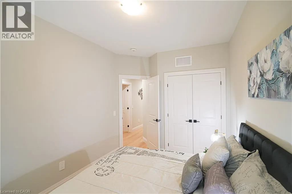 10 SOUTH CREEK Drive Unit# 2, #2