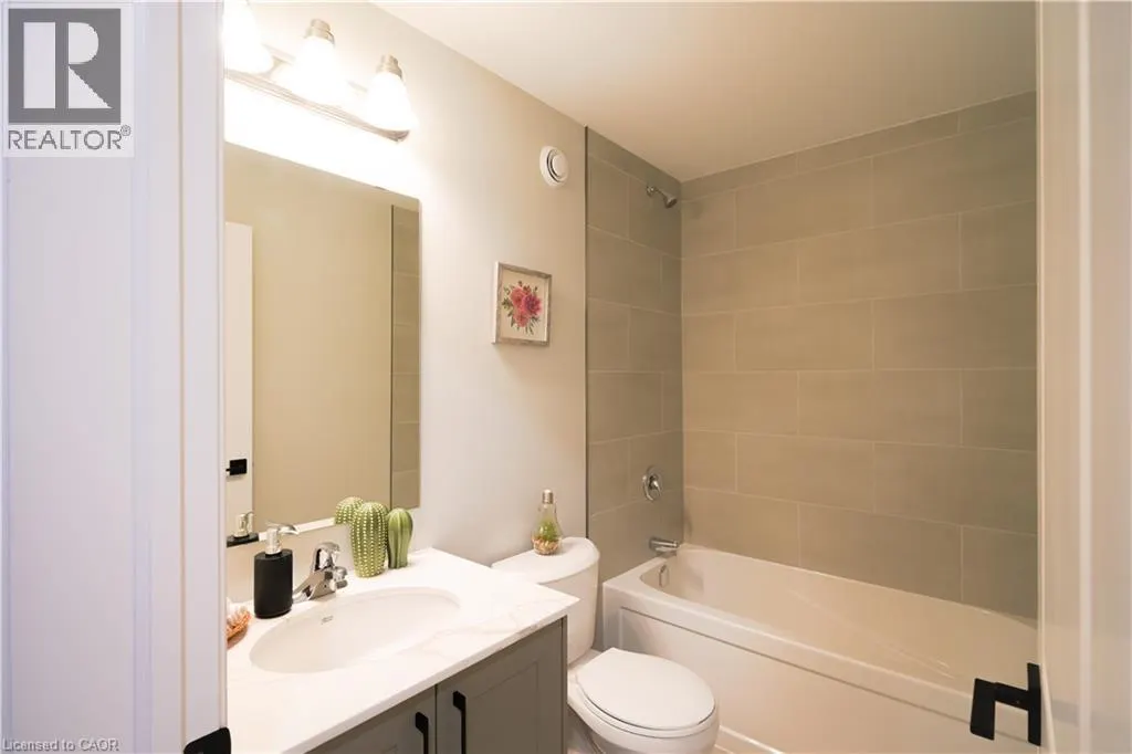 10 SOUTH CREEK Drive Unit# 2, #2