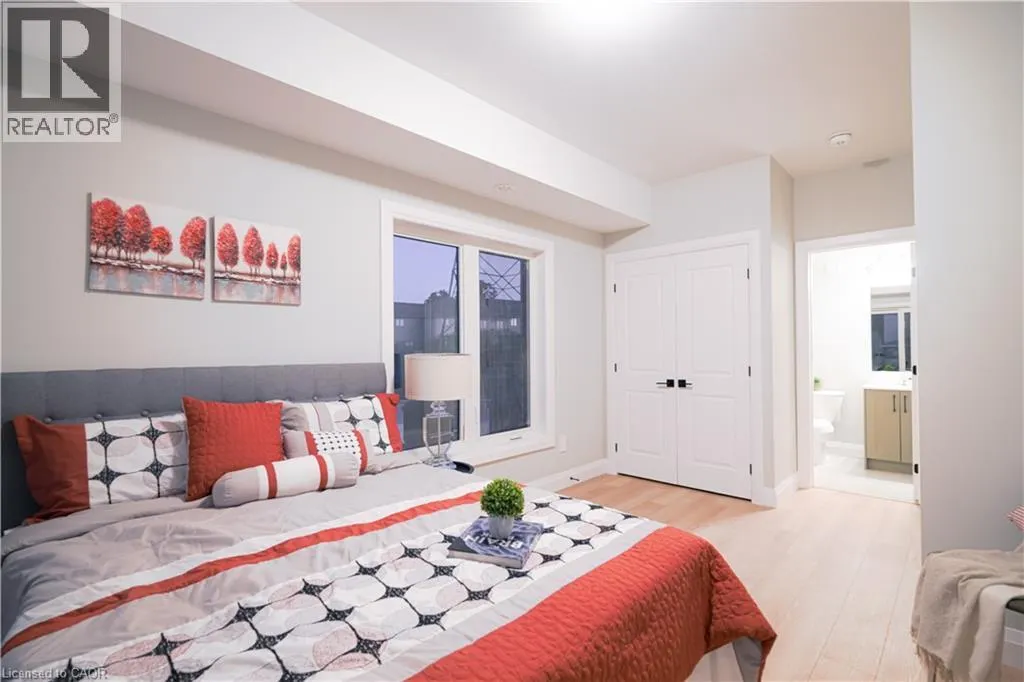 10 SOUTH CREEK Drive Unit# 2, #2