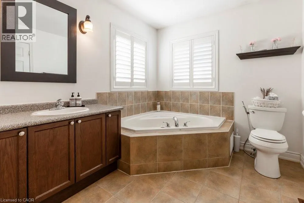15 BUTTERCUP Crescent