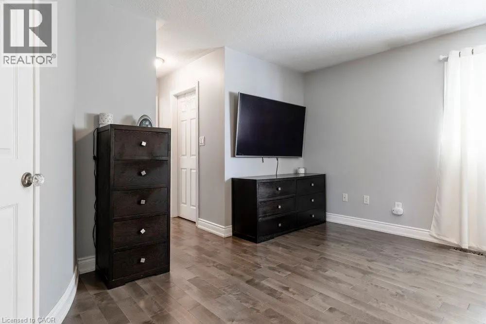 15 BUTTERCUP Crescent