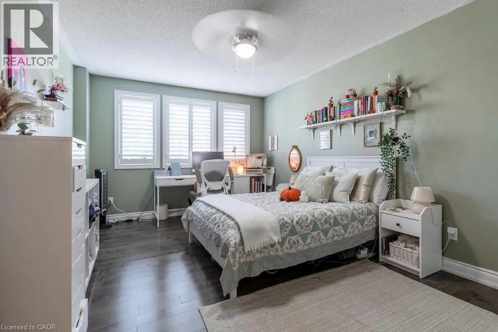 15 BUTTERCUP Crescent
