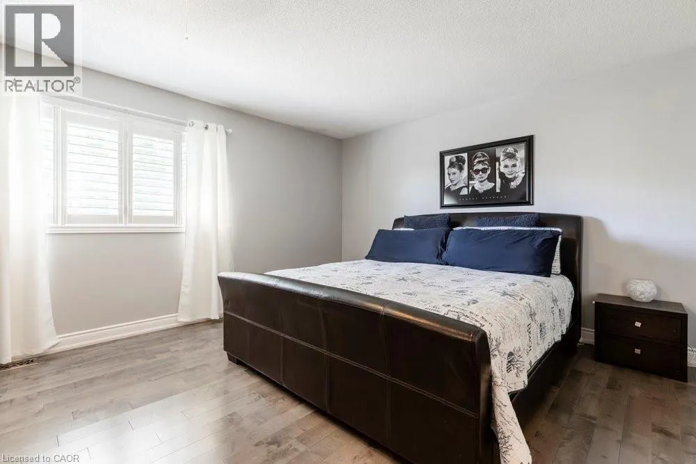 15 BUTTERCUP Crescent