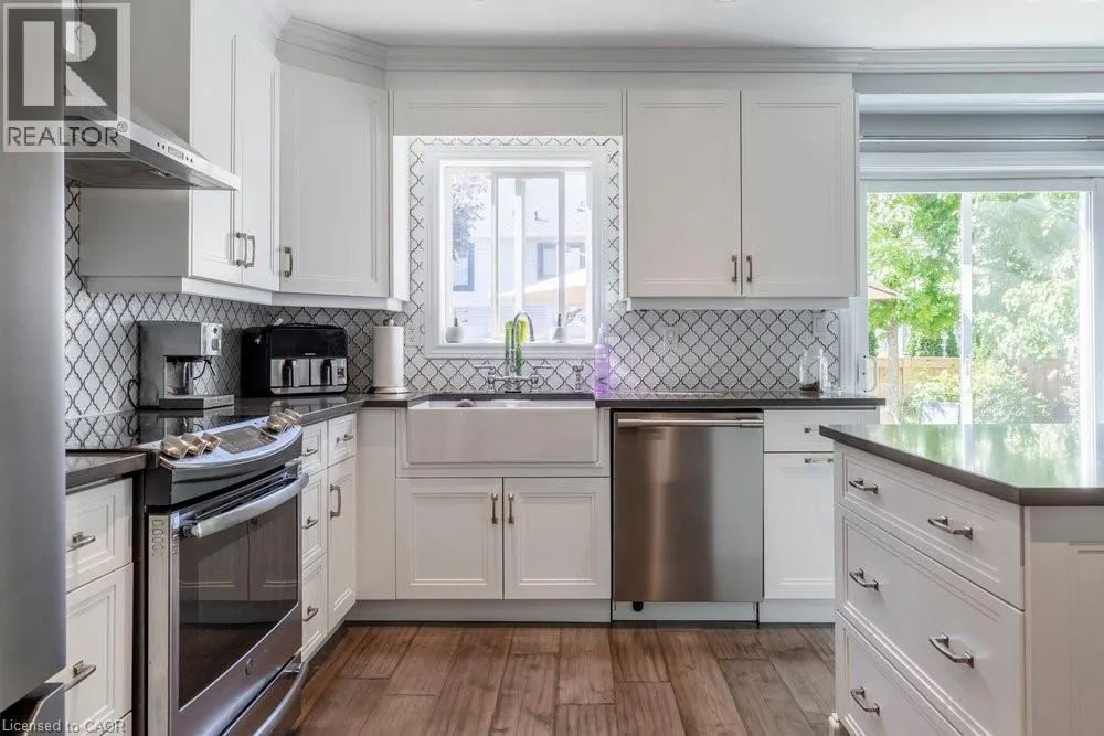15 BUTTERCUP Crescent
