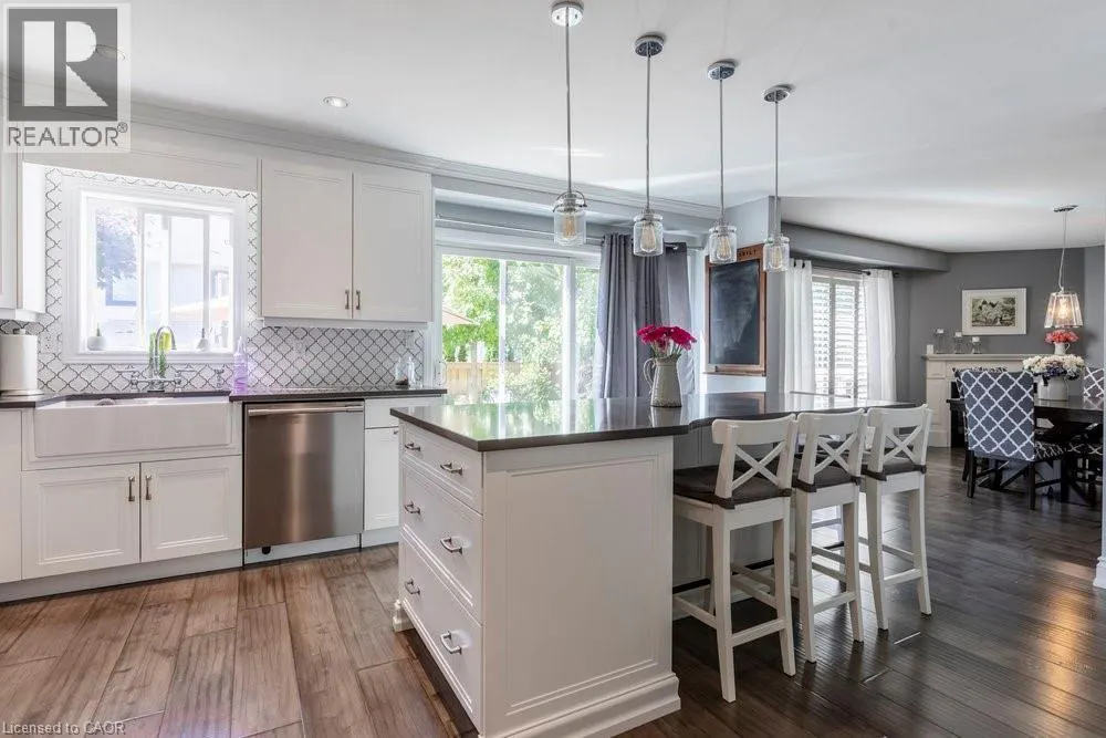 15 BUTTERCUP Crescent