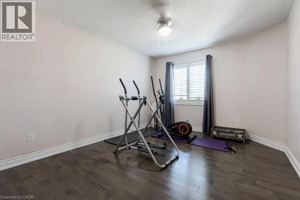 15 BUTTERCUP Crescent