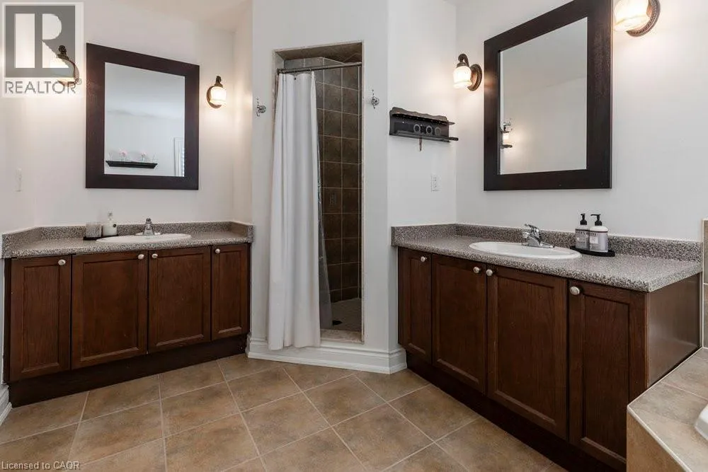 15 BUTTERCUP Crescent
