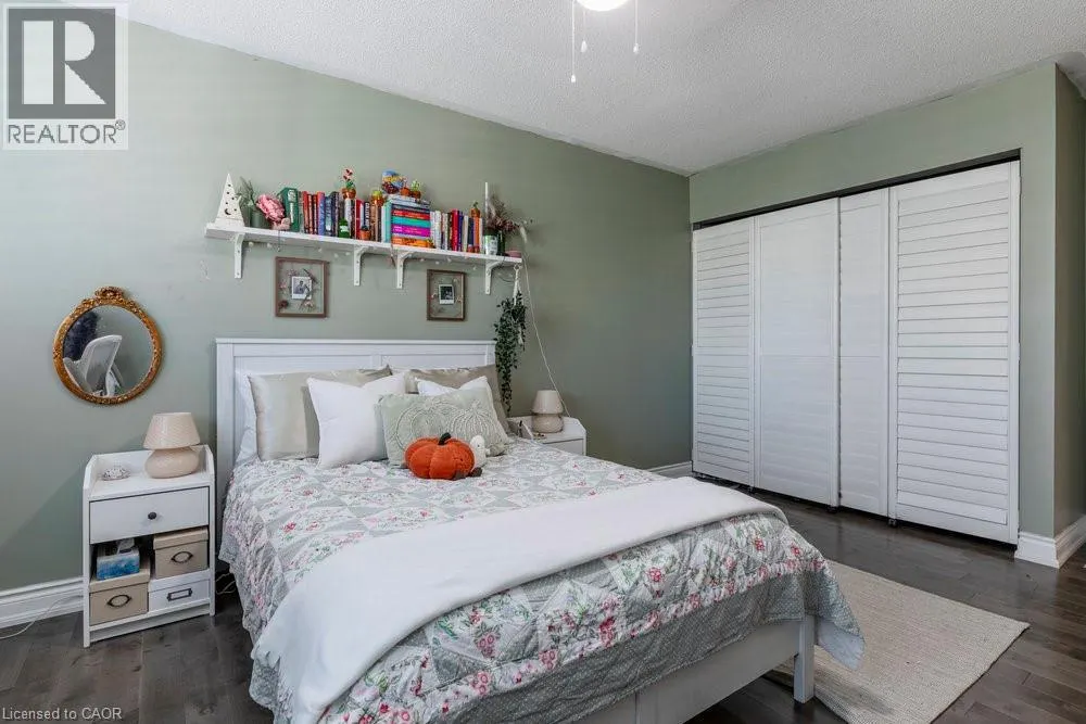 15 BUTTERCUP Crescent