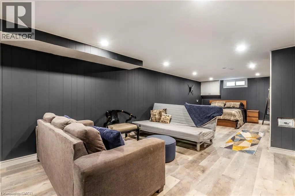 425 HENRY Street