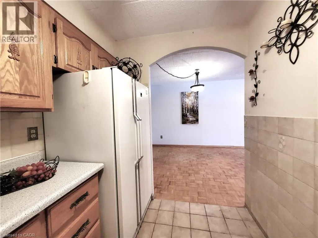 6 WALTON Avenue Unit# 104, #104