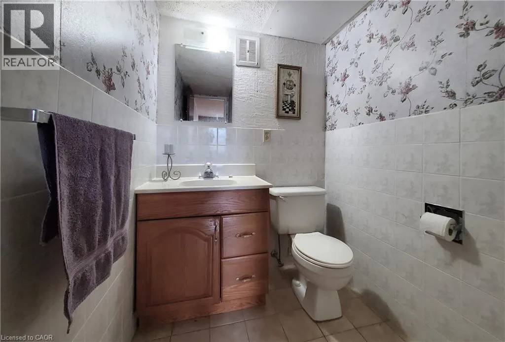 6 WALTON Avenue Unit# 104, #104