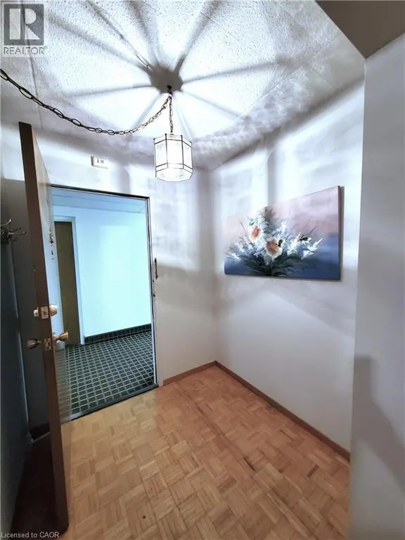 6 WALTON Avenue Unit# 104, #104