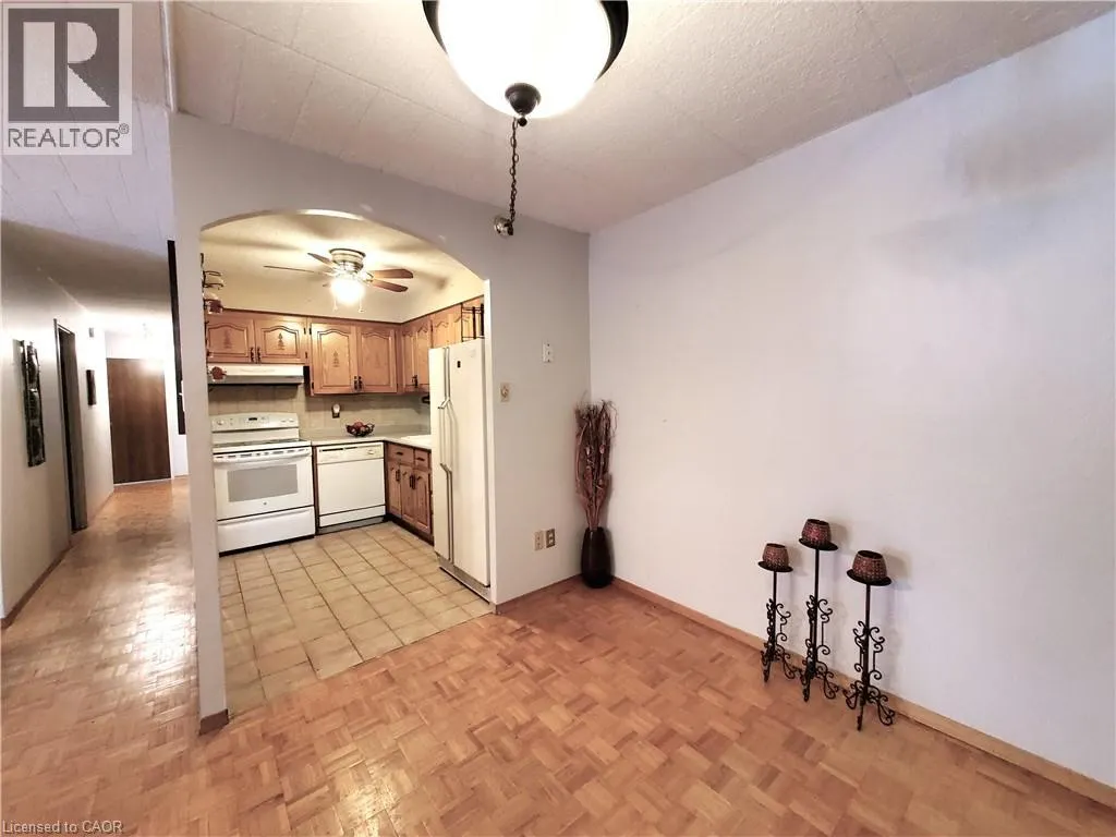 6 WALTON Avenue Unit# 104, #104