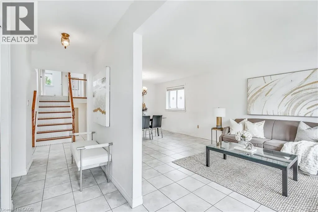 9 VALANNA Court