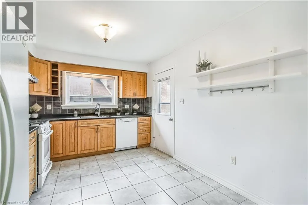9 VALANNA Court