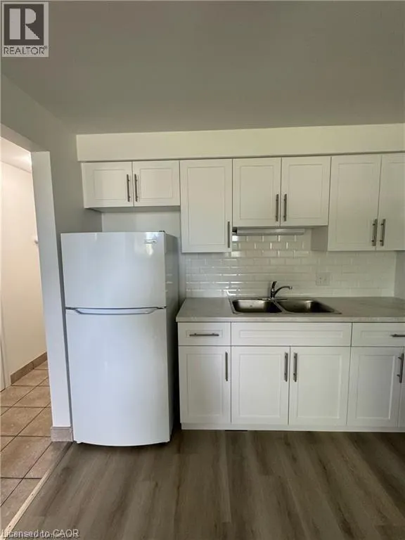 6 ELMSDALE Drive Unit# 1, #1