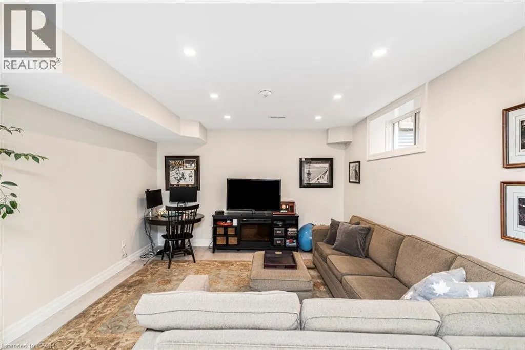 3 COPPERHILL Court