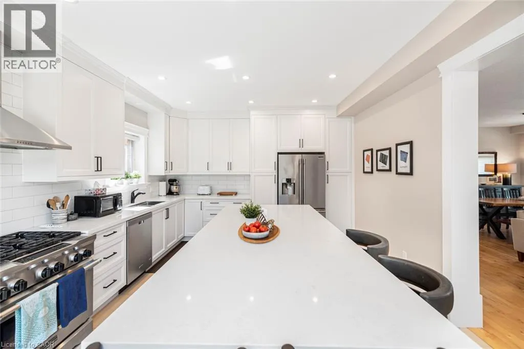 3 COPPERHILL Court