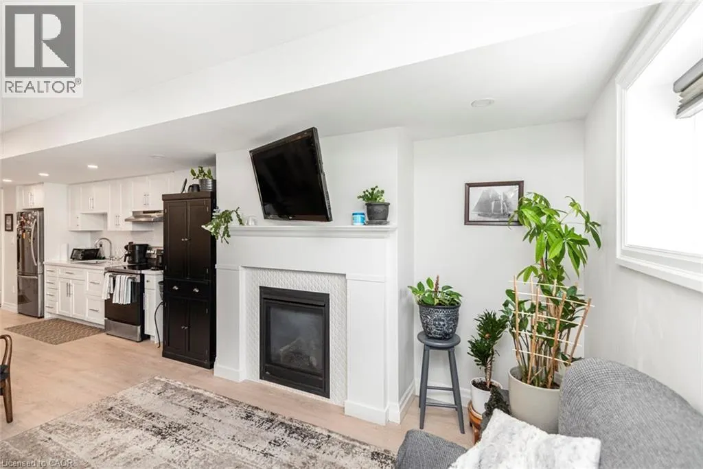 3 COPPERHILL Court