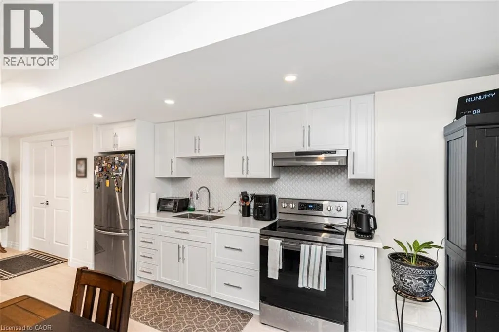 3 COPPERHILL Court