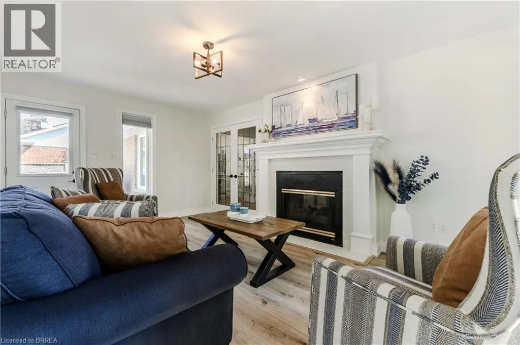5 NEWPORT Lane
