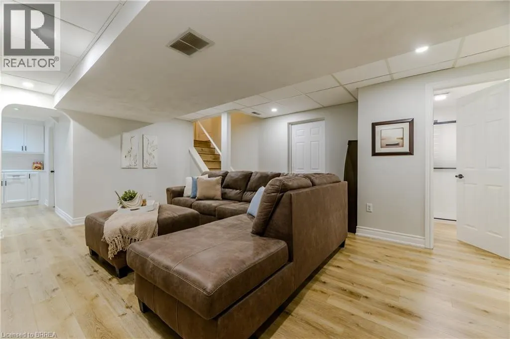 5 NEWPORT Lane