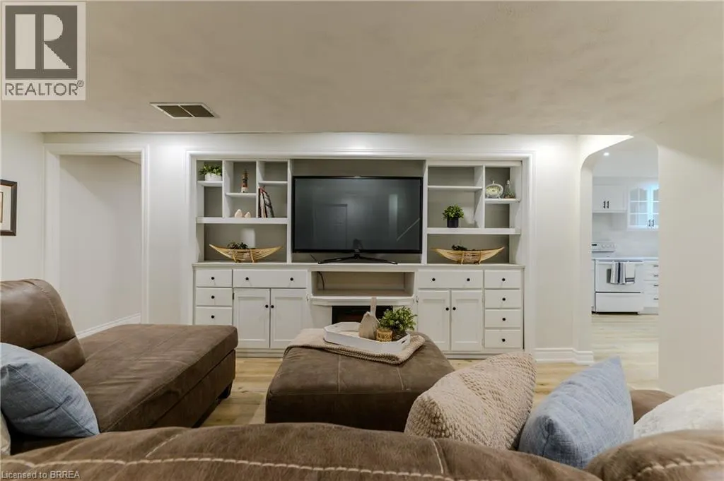 5 NEWPORT Lane