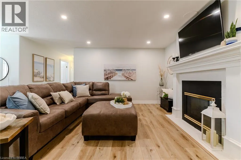 5 NEWPORT Lane